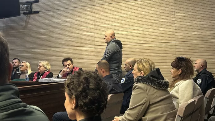 Slađan Trajković i advokat Dejan A. Vasić u sudnici (Foto: Kim)