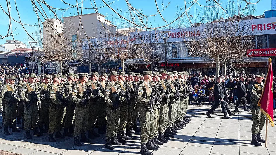 Kosovo obeležava 17 godina od proglašenja nezavisnosti 2 Sutra parada KBS i PK u Pristini Foto arhiva Kim 1