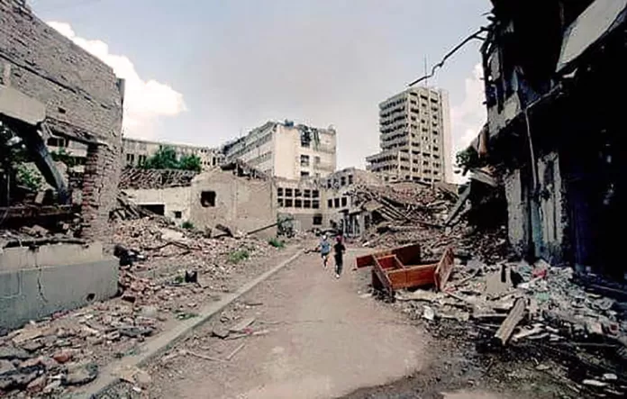 Priština tokom bombardovanja (Foto: preuzeto sa Fejsbuka)
