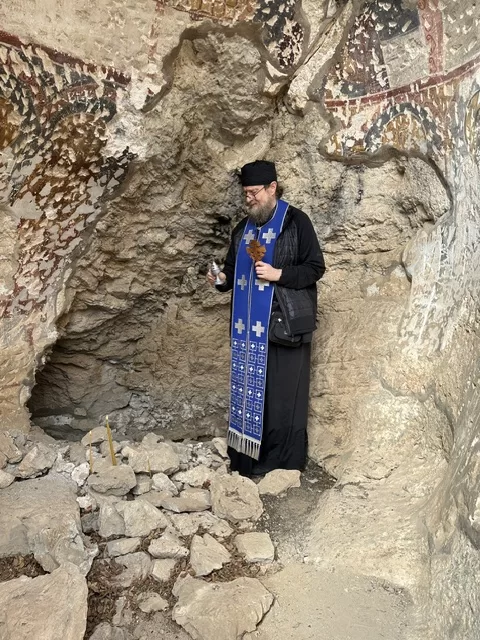 Ekspertski tim Eparhije raško-prizrenske upozorava na ugroženost isposnice Sv. Petra Koriškog 3 Isposnica Svetog Petra Koriškog (Foto: Radio Goraždevac)