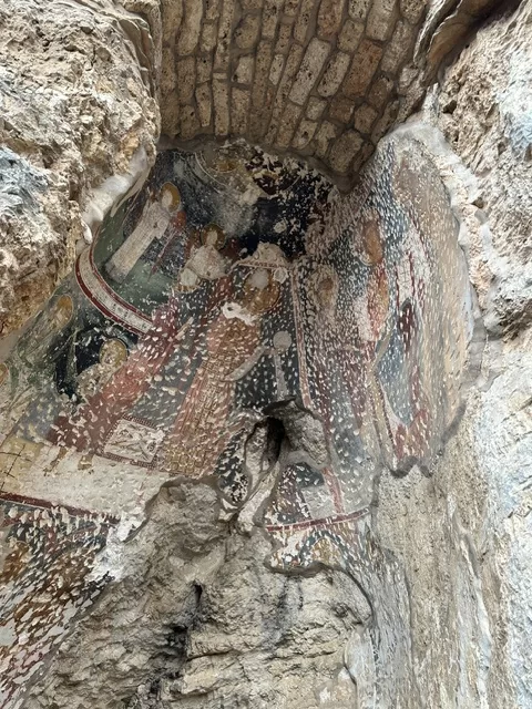 Ekspertski tim Eparhije raško-prizrenske upozorava na ugroženost isposnice Sv. Petra Koriškog 2 Isposnica Svetog Petra Koriškog (Foto: Radio Goraždevac)