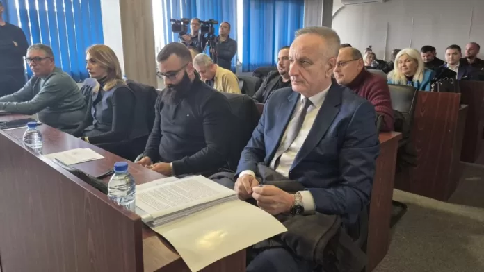 Odbornici traže od Vlade Kosova poništenje odluke o oduzimanju zemljišta. Advokat: Žalba Ustavnom sudu podneta u roku (Foto: Kim) Odbornici traže od Vlade Kosova poništenje odluke o oduzimanju zemljišta. Advokat: Žalba Ustavnom sudu podneta u roku (Foto: Kim)
