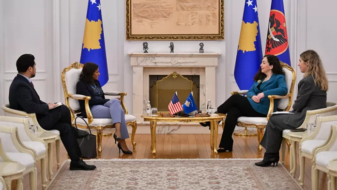 Vjosa Osmani i Ana Pratipati (Foto: Kabinet predsednice Kosova)