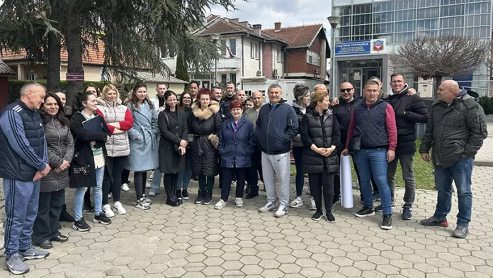 Učesnici protesta u Gračanici (Foto: Kim) Učesnici protesta u Gračanici (Foto: Kim)