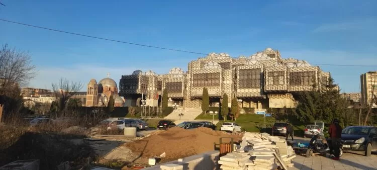 Crkva Hrista Spasitelja u Prištini – pozivanje na kršenje verskih prava SPC se nastavlja 1 Crkva Hrista Spasa i Biblioteka u Pristini