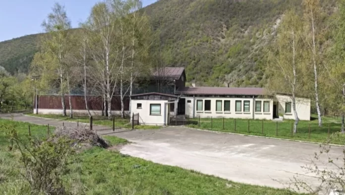 Fabrika “Bar bilje” u Gazivodama pod upravom Kosovske agencije za privatizaciju (Foto: Alternativna)