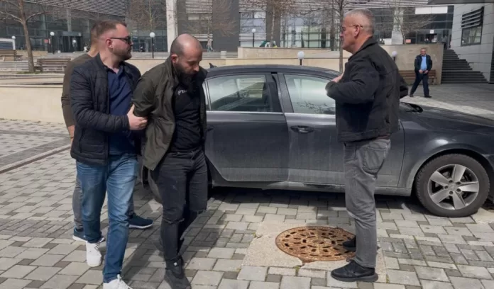 Tužilaštvo traži pritvor za Miloša Antovića, odbrana ponudila jemstvo od 10.000 evra (Foto: Kim) Tužilaštvo traži pritvor za Miloša Antovića, odbrana ponudila jemstvo od 10.000 evra (Foto: Kim)