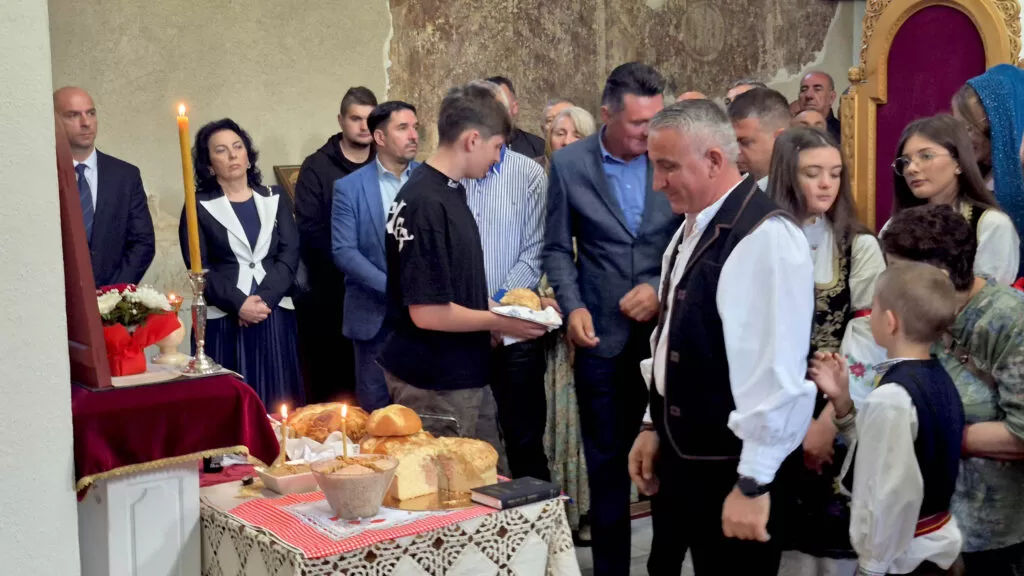 Hram Svetog Nikole u Prištini obeležio slavu: „Crkva živi i vaskrsava, uprkos svemu“ 2 202