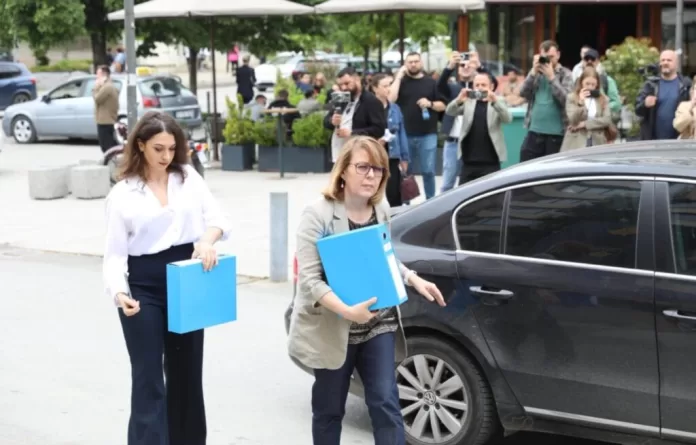 DSK podneo krivičnu prijavu protiv Kurtija i aktuelnih ministara (Foto: Koha/Driton Pačarada) DSK podneo krivičnu prijavu protiv Kurtija i aktuelnih ministara (Foto: Koha/Driton Pačarada)