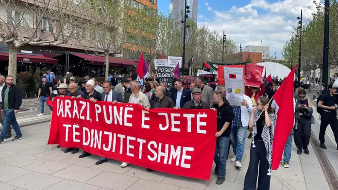 Protest u Prištini povodom Međunarodnog praznika rada (Foto: Ekonomija onljan)
