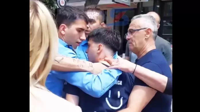 Maturant fizički napadnut u Severnoj Mitrovici (Printskrin/Srpska demokratija Fejsbuk) Maturant fizički napadnut u Severnoj Mitrovici (Printskrin/Srpska demokratija Fejsbuk) Maturant fizički napadnut u Severnoj Mitrovici (Printskrin/Srpska demokratija Fejsbuk) Maturant fizički napadnut u Severnoj Mitrovici (Printskrin/Srpska demokratija Fejsbuk)