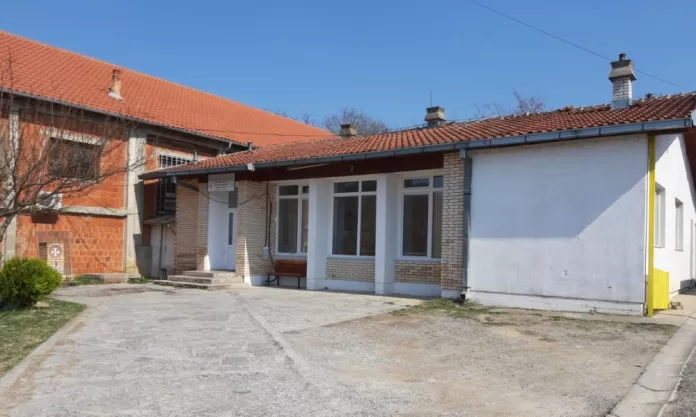 Inspektorke kosovskog ministarstva zdravlja vršile proveru u Domu zdravlja Velike Hoče (Foto: Zdravstveni cenar Prizren) Inspektorke kosovskog ministarstva zdravlja vršile proveru u Domu zdravlja Velike Hoče (Foto: Zdravstveni cenar Prizren)