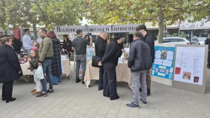 Poljoprivredna škola i Gimnazija Lipljan obeležila 63 godine postojanja (Foto: Kim) Poljoprivredna škola i Gimnazija Lipljan obeležila 63 godine postojanja (Foto: Kim)