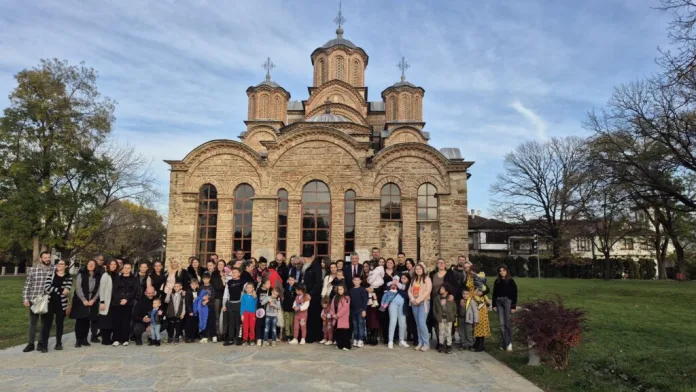 Gračanica: Fondacija „Njegoš“ iz Londona darovala pomoć majkama sa četvoro i više dece (Foto Kim) Gračanica: Fondacija „Njegoš“ iz Londona darovala pomoć majkama sa četvoro i više dece (Foto Kim)