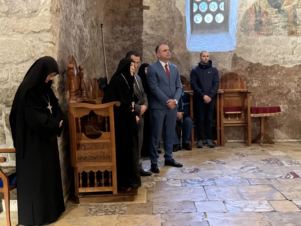 Obeležena slava Svetog Arsenija Sremca u Pećkoj patrijaršiji 2 IMG 7571