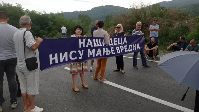 Blokada puta Niš-Priština (Foto: Kim, arhiva) Blokada puta Niš-Priština (Foto: Kim, arhiva)