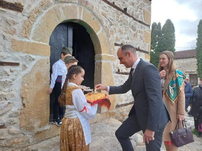 Karađorđevići u poseti Velikoj Hoči (Foto: Radio Goraždevac) Karađorđevići u poseti Velikoj Hoči (Foto: Radio Goraždevac)