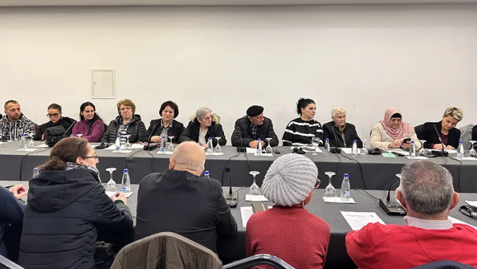 Porodice nestalih na Kosovu: “Dan počinje i završava sa istim pitanjem – de je moj najvoljeniji?” (Foto: Kim) Porodice nestalih na Kosovu: “Dan počinje i završava sa istim pitanjem – de je moj najvoljeniji?” (Foto: Kim)