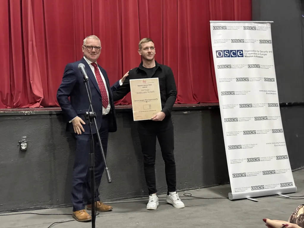 UNS dodelio povelju i godišnje nagrade novinarima i medijima na Kosovu 1 Foto: Radio Goraždevac