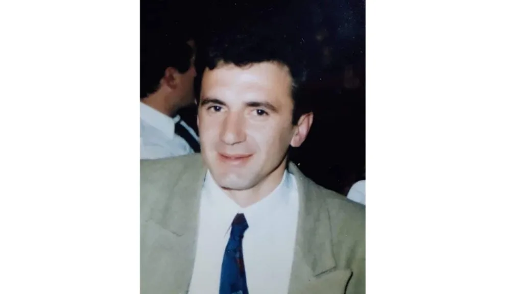 Na današnji dan pre 26 godina u bombaškom napadu u Orahovcu ubijen Zoran Vukićević 1 Zoran Vukicevic 1 1 1024x576 1