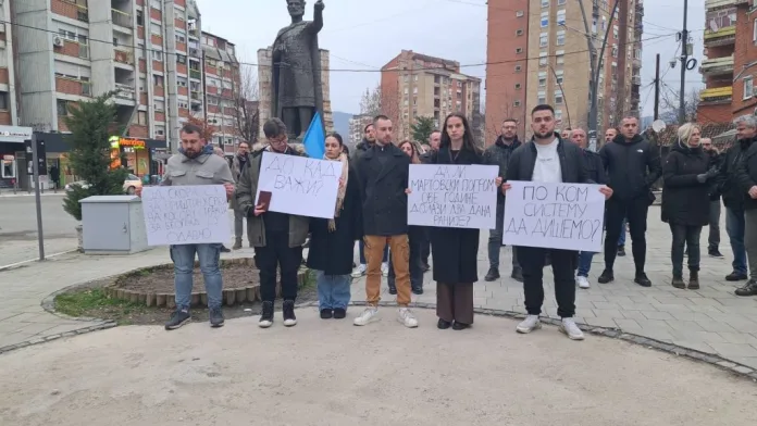 Sa protesta studenata i građana u Severnoj Mitrovici (Foto: Kim)