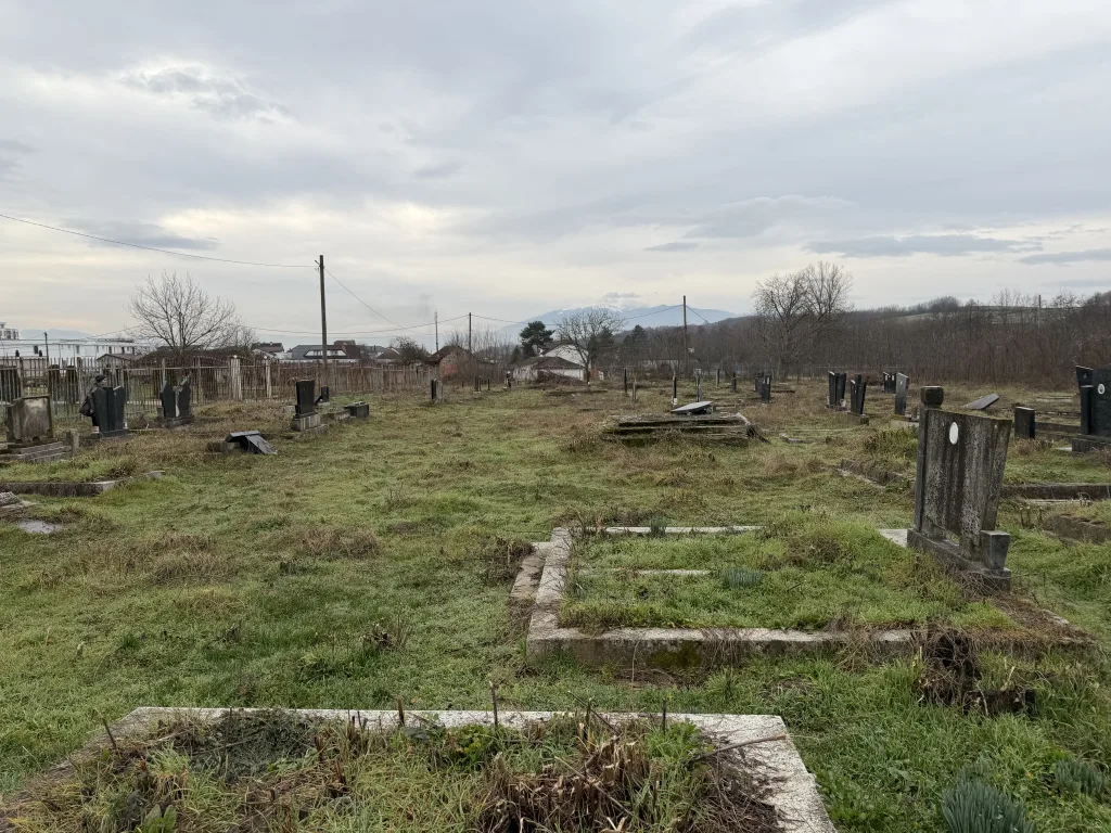 Raseljeni Srbi na zadušnice u Đakovici (Foto: Radio Goraždevac)