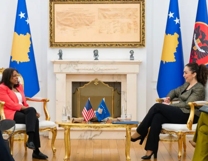 Foto: Fejsbuk, Vjosa Osmani