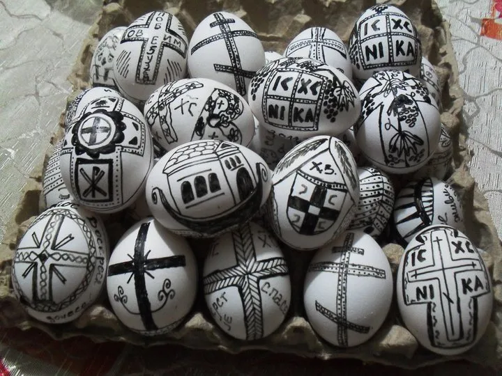 Počelo tradicionalno šaranje vaskršnjih jaja u Orahovcu 2 571116070 10232343704841331 7869981636517661883 n