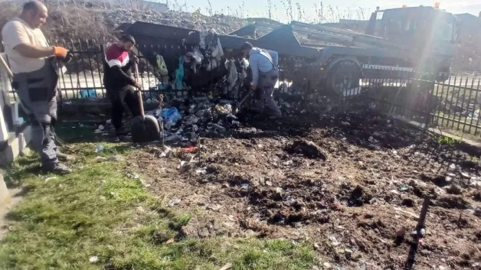 Uklonjena deponija na pravoslavnom groblju u Čaglavici (Foto: Javno Komunalno Preduzeće Ekologija D.D.) Uklonjena deponija na pravoslavnom groblju u Čaglavici (Foto: Javno Komunalno Preduzeće Ekologija D.D.)