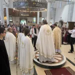 Prizrensko sabranje: Venčanje Jovana i Maje kao zavet ljubavi pod svodovima drevnih svetinja 1 Venčanje Jovana i Maje u Sabornom hramu u Prizrenu (Foto: Radio Goraždevac)