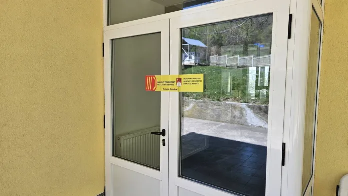 Zapečaćena vrata ambulante (Foto Meštani sela Banje)