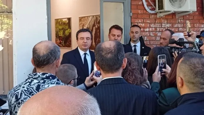 Kurti u Severnoj Mitrovici (Foto: Kontakt Plus) Kurti u Severnoj Mitrovici (Foto: Kontakt Plus)