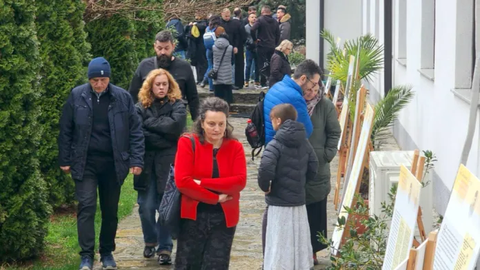 Lazareva subota u Arhangelima - više od 500 vernika i izložba o Deni Debeljkoviću (Foto: Živojin Rakočević) Lazareva subota u Arhangelima - više od 500 vernika i izložba o Deni Debeljkoviću (Foto: Živojin Rakočević)