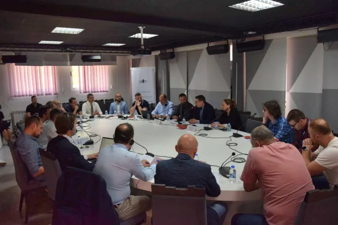 Predstavljanje izveštaja „Pravo svojine između faktičkog stanja i sudske zaštite - održaj i formalizacija neformalnih ugovora na Kosovu“ NVO Aktiv (Foto: Radio Kim) Predstavljanje izveštaja „Pravo svojine između faktičkog stanja i sudske zaštite - održaj i formalizacija neformalnih ugovora na Kosovu“ NVO Aktiv (Foto: Radio Kim)