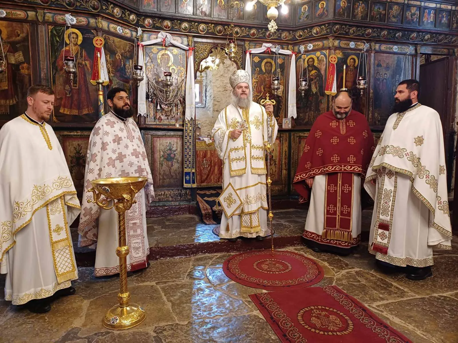 Episkop Andrej boravio u Orahovcu i služio Svetu liturgiju 3 IMG 03419a833cddc7400dd4a15a322ae798 V