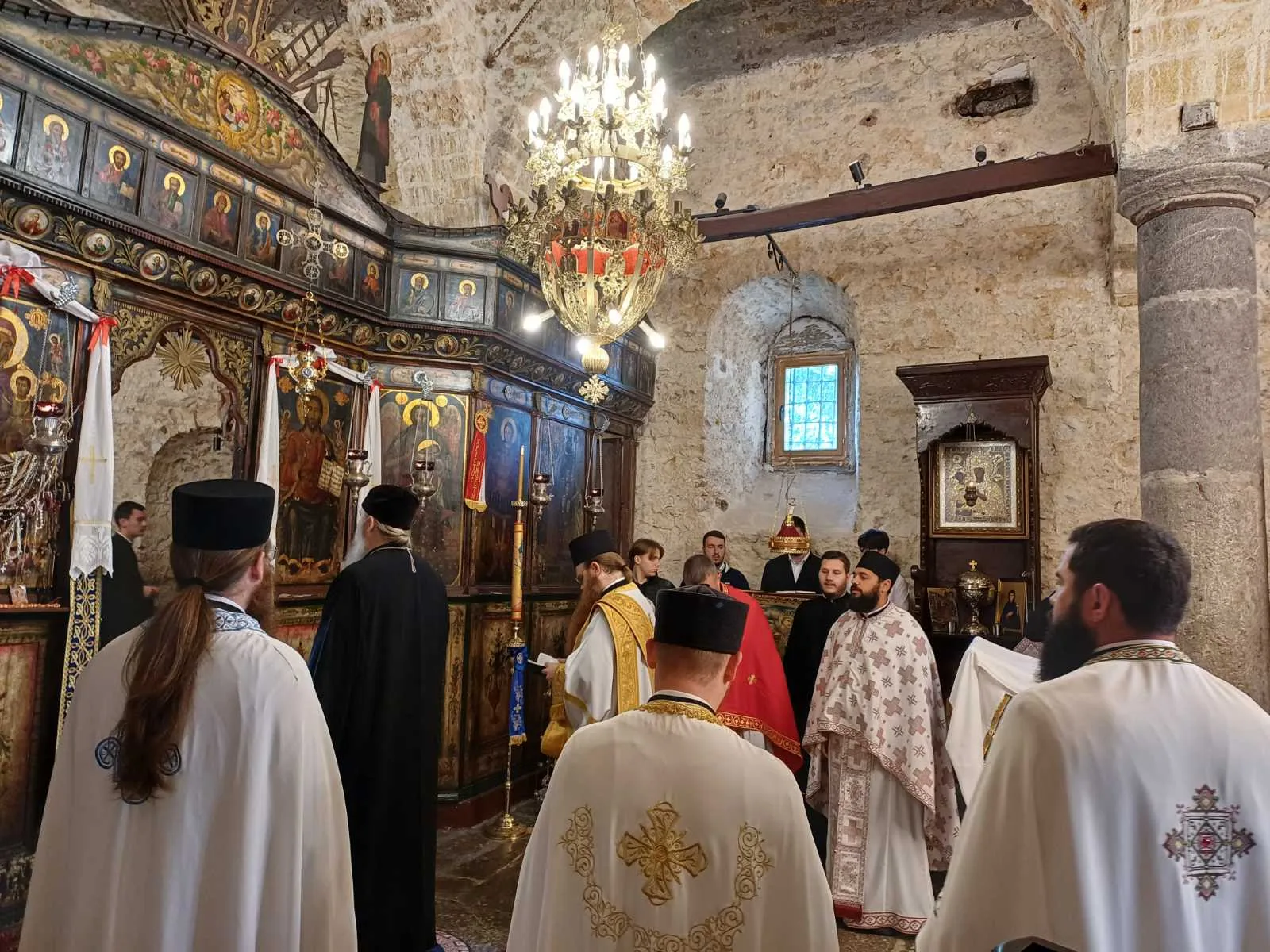 Episkop Andrej boravio u Orahovcu i služio Svetu liturgiju 1 IMG 4609dd6c1e176b24fa684bb9894f9b10 V