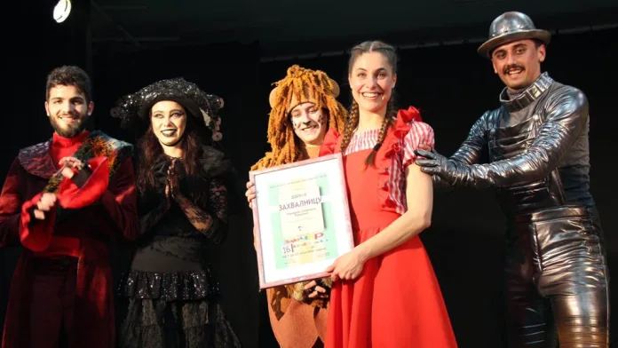 Katarina Kljutić najbolja glumica 16. Pozorišnog festivala za decu „ZajeČAR“ (Foto: Narodno pozorište Timočke Krajine „Zoran Radmilović“) Katarina Kljutić najbolja glumica 16. Pozorišnog festivala za decu „ZajeČAR“ (Foto: Narodno pozorište Timočke Krajine „Zoran Radmilović“)