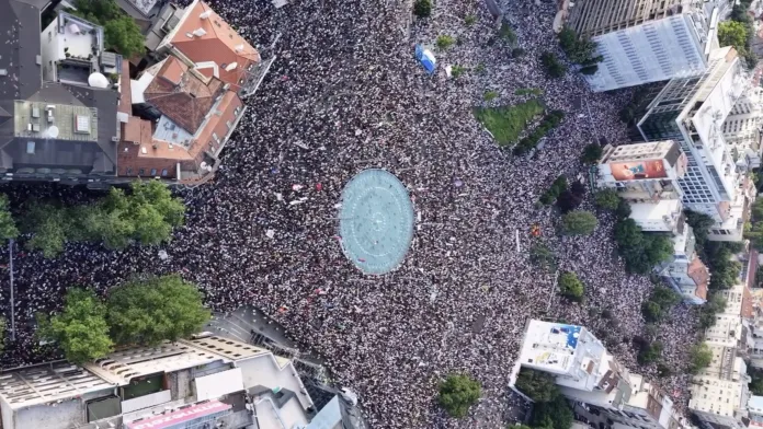 Protest-na-Slaviji-23.05.2026.-Foto-Screenshot-video-Kreni-promeni) Protest-na-Slaviji-23.05.2026.-Foto-Screenshot-video-Kreni-promeni)