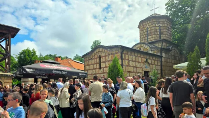 Slava u Sušici okupila nekoliko stotina vernika u manastiru Svetog Dimitrija (Foto: Kim)