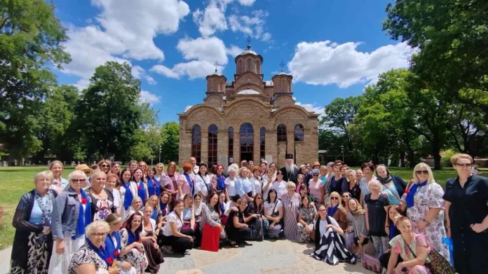 Članice Sabora Kola srpskih sestara na hodočašću Kosovom. Posetile i manastir Gračanicu (Foto: Eparhija raško-prizrenska) Članice Sabora Kola srpskih sestara na hodočašću Kosovom. Posetile i manastir Gračanicu (Foto: Eparhija raško-prizrenska)