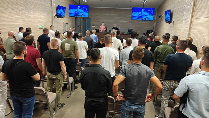 Osnovni sud: Novčana kazna i deportacija za lica privedena na Gazimestanu (Foto: Kim) Osnovni sud: Novčana kazna i deportacija za lica privedena na Gazimestanu (Foto: Kim)