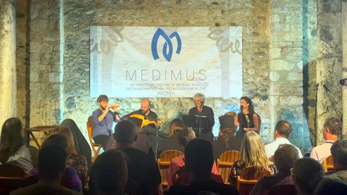 Ansambl Mantikora nastupio na završnoj večeri 11. festivala „Medimus“ u Prizrenu (Foto: Kim) Ansambl Mantikora nastupio na završnoj večeri 11. festivala „Medimus“ u Prizrenu (Foto: Kim)