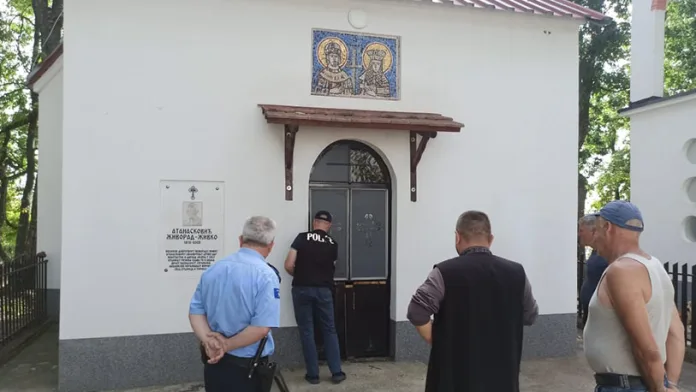 Obijena crkva u selu Bušince (Foto: Nebojša Simić)