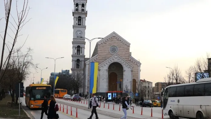 Zastava Ukrajine u Prištini (Foto: KoSSev) Zastava Ukrajine u Prištini (Foto: KoSSev)