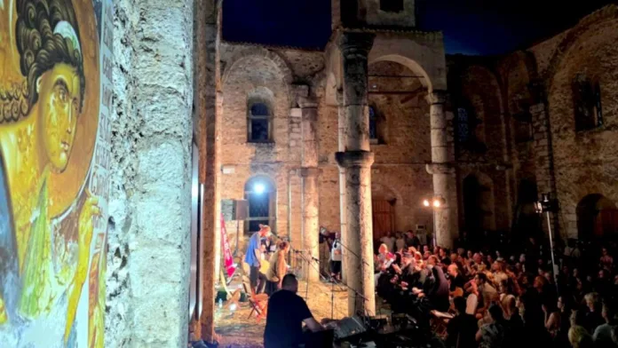 Festival Medimus u atrijumu crkve Svetog Spasa u Prizrenu (Foto: Živojin Rakočević) Festival Medimus u atrijumu crkve Svetog Spasa u Prizrenu (Foto: Živojin Rakočević)