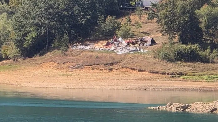 Srušena sala u selu Rezala na Gazivodama (Foto: Meštani Rzale) Srušena sala u selu Rezala na Gazivodama (Foto: Meštani Rzale)
