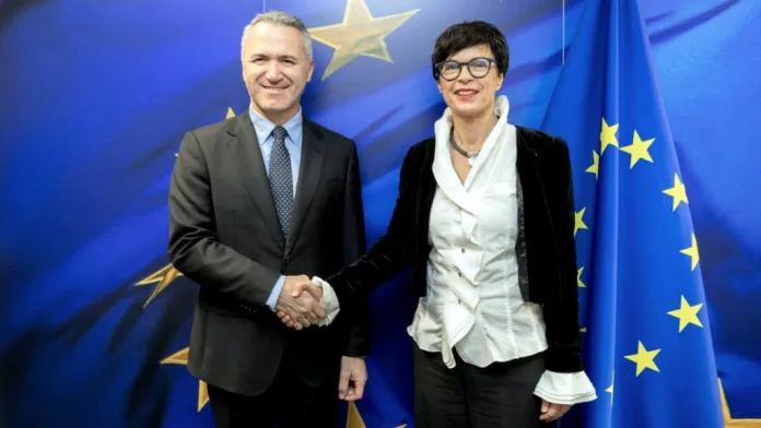 Foto: X, Marta Kos
