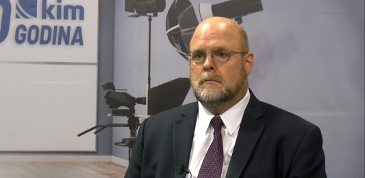 Ambasador Hovenijer u studiju Kim radija u Čaglavici (Foto arhiva Kim)