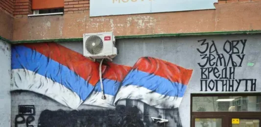 Prefarban mural junacima sa Košara u Severnoj Mitrovici (Foto: KoSSev)