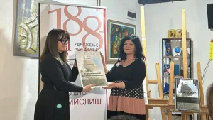 Uručenje priznanja: Ivana Vanovac i Andrijana Živanović (Foto: Kim)